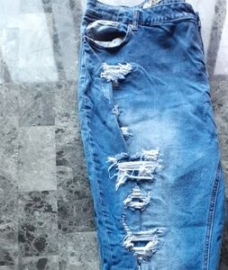 Women's distressed jeans